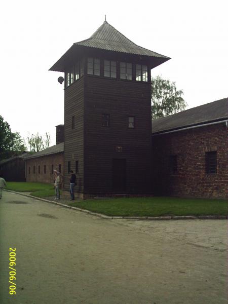 une des nombreuses tour des gardes ss a auschwitz