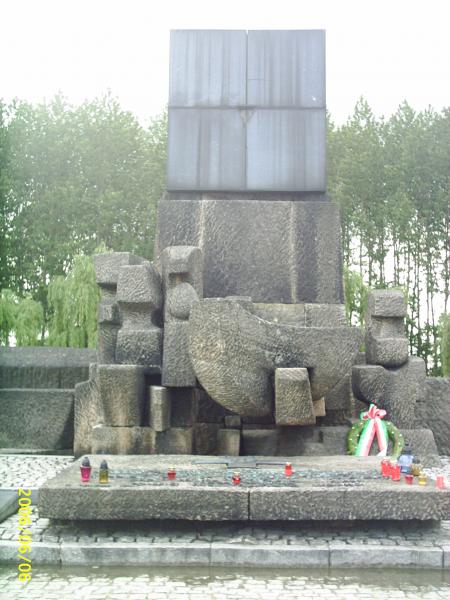 monument erig� a la memoire des victimes d auschwitz birkenau
