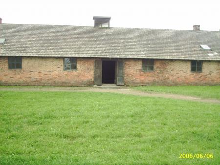 baraque en pierres de birkenau