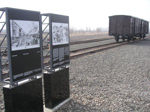 judenramp,rampe juive c est ici que les premiers convois de d�port�s arrivaient avant l extention de la ligne de chemin de fer jusqu'a l'interieure du camp