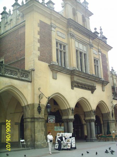 une des entr�es de la halle aux draps