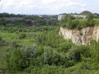 c est du haut de cette falaise qu'�taient jet�s les corps des victimes
