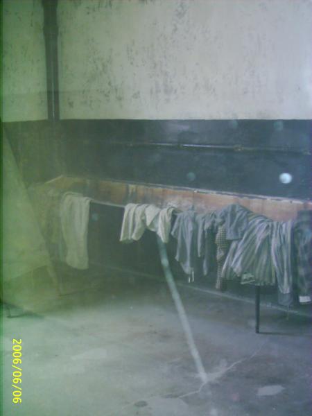 derniere etape avant d etre fusill� les detenus devaient se d�shabill�s dans cette salle