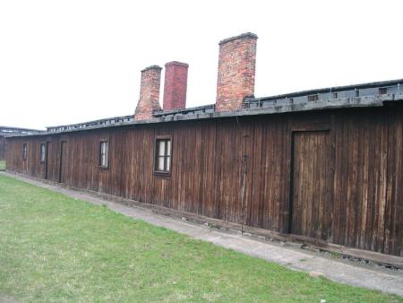 une des quelques baraques de birkenau encore debout
