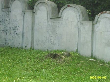 vestige du mur du ghetto