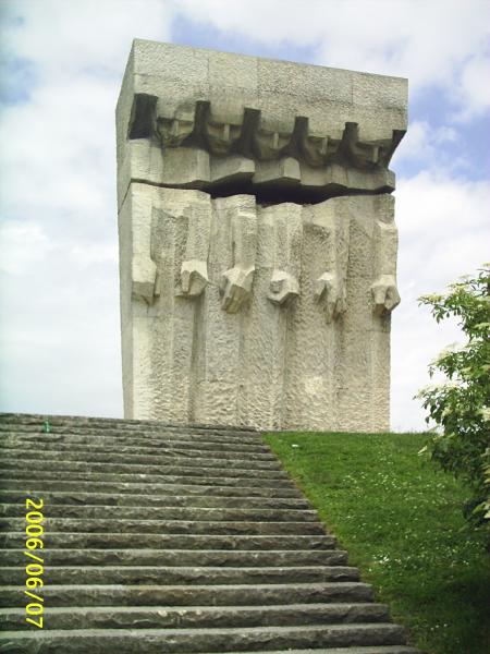 monument �rig� pour la m�moire des juifs de cracovie