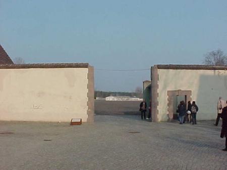 entr�e du camp de ravensbruk