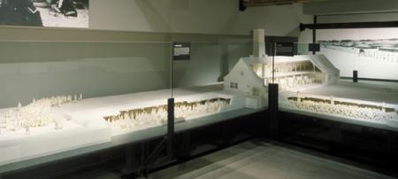 maquette de la plus grande des chambres � gaz de birkenau.