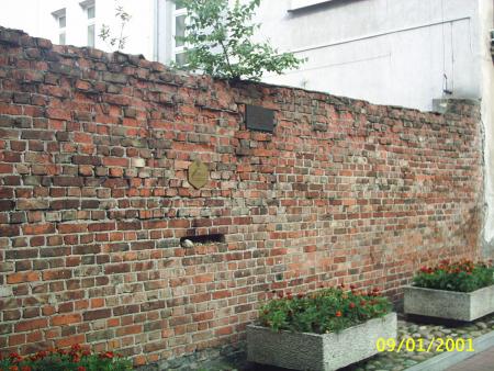 vestige du mur du ghetto de varsovie