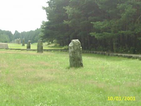 pierres reconstituant les limites du camp